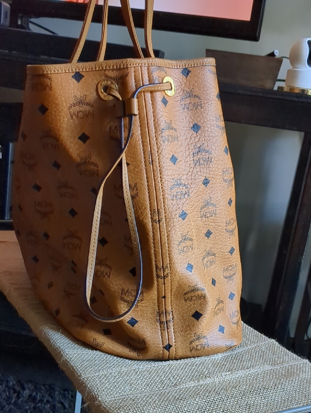 🧡MCM Cognac Monogram Tote with Gold Hardware. AUTHENTIC 🧡🧡 - Picture 3 of 16